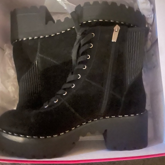 SOLD: Beautiful Vince Camuto boots! Like new!! - Picture 2 of 6